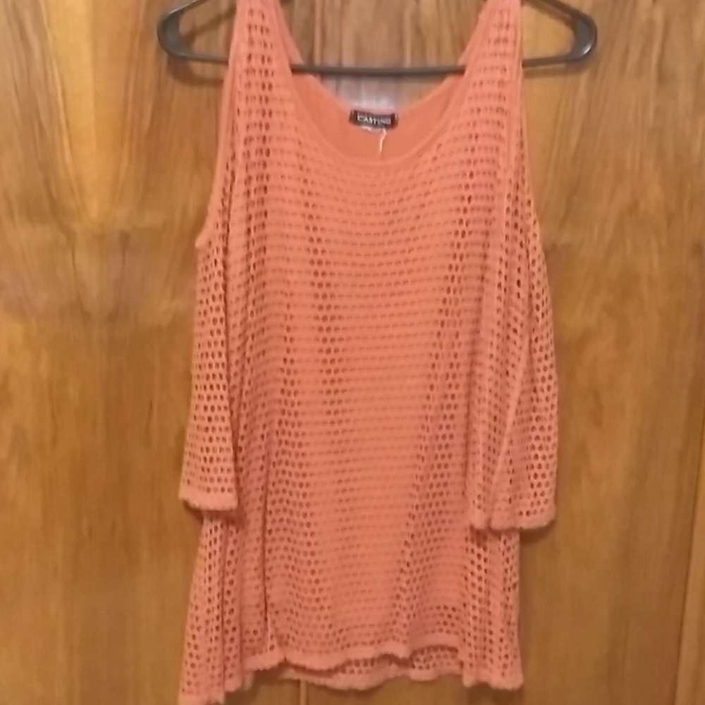 Beachy peachy 🍑 cold shoulder